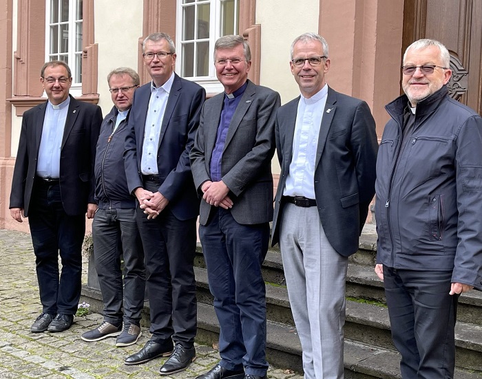 Von links: P. Cyrys, P. Schildt, P. Emde, P. Sütterlin, P. Kerschgens, P. Kaczor / Gudrun Klinkhammer Von links: P. Cyrys, P. Schildt, P. Emde, P. Sütterlin, P. Kerschgens, P. Kaczor