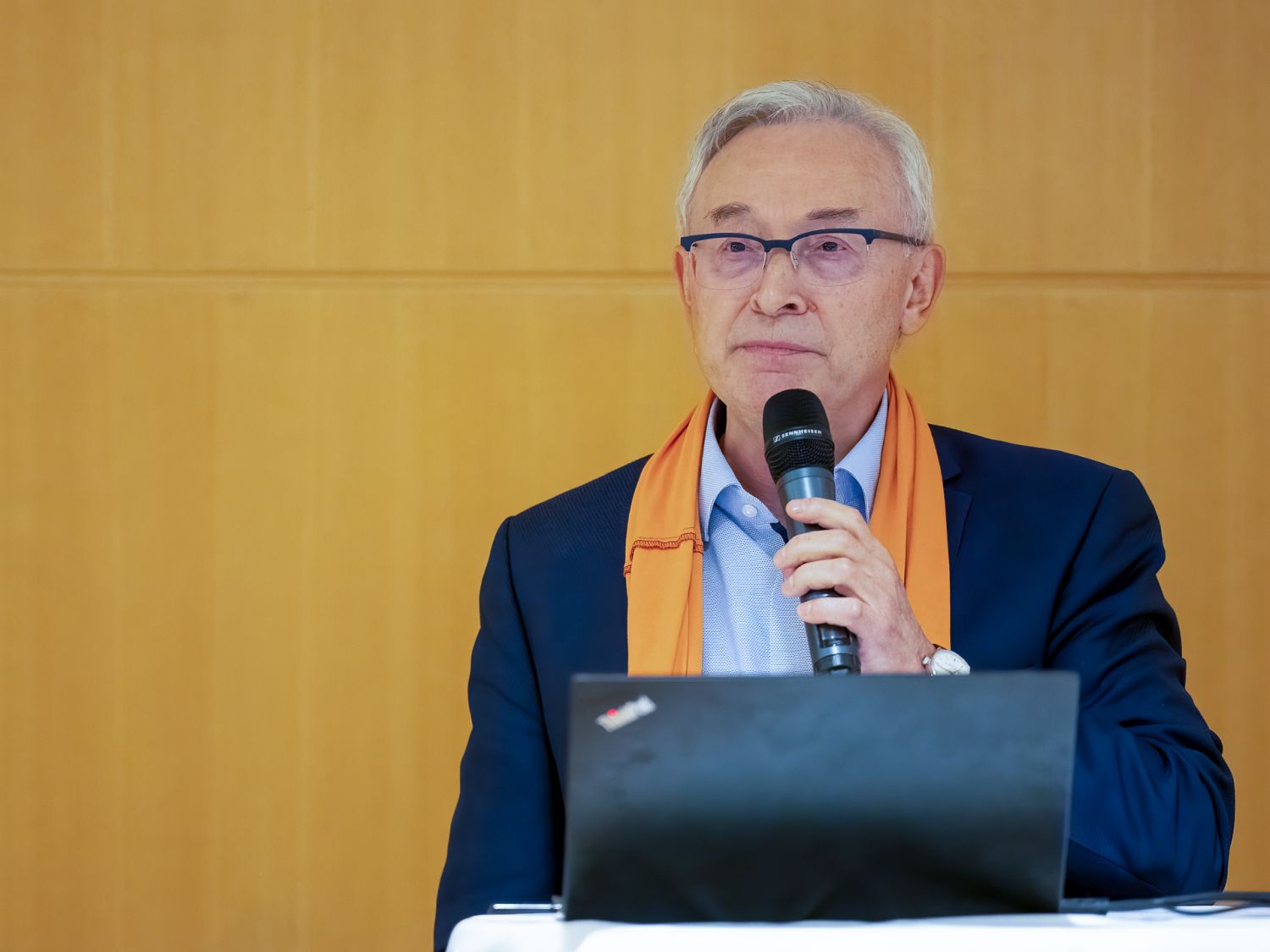 P. Hans Eidenberger, stv. Leiter der Initiative, betonte die Rolle der Sprache von Männern untereinander, die Rolle der Sprache in den Medien und die Wichtigkeit von Aufklärungsarbeit. / Martin Eder P. Hans Eidenberger, stv. Leiter der Initiative, betonte die Rolle der Sprache von Männern untereinander, die Rolle der Sprache in den Medien und die Wichtigkeit von Aufklärungsarbeit.