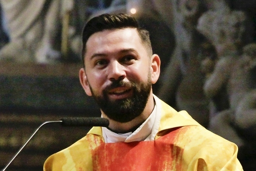 P. Márton Gál während des Patroziniums und der Pfarrübergabe von P. Erhard Rauch an ihn / Manu Nitsch P. Márton Gál während des Patroziniums und der Pfarrübergabe von P. Erhard Rauch an ihn