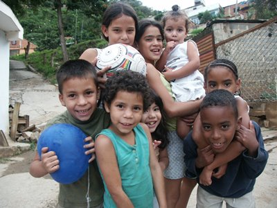 Kinder in den Armenvierteln von Caracas Kinder in den Armenvierteln von Caracas