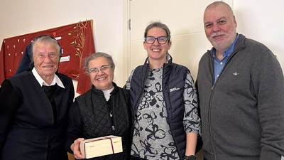 Begegnung kurz vor Beginn des Iran-Kriegs: Anfang Februar 2026 waren Vertreter:innen der Österreichischen Ordenskonferenz bei den Salvatorianerinnen in Nazareth und bei Schulleiter Awni Bathish (ganz re.) zu Besuch